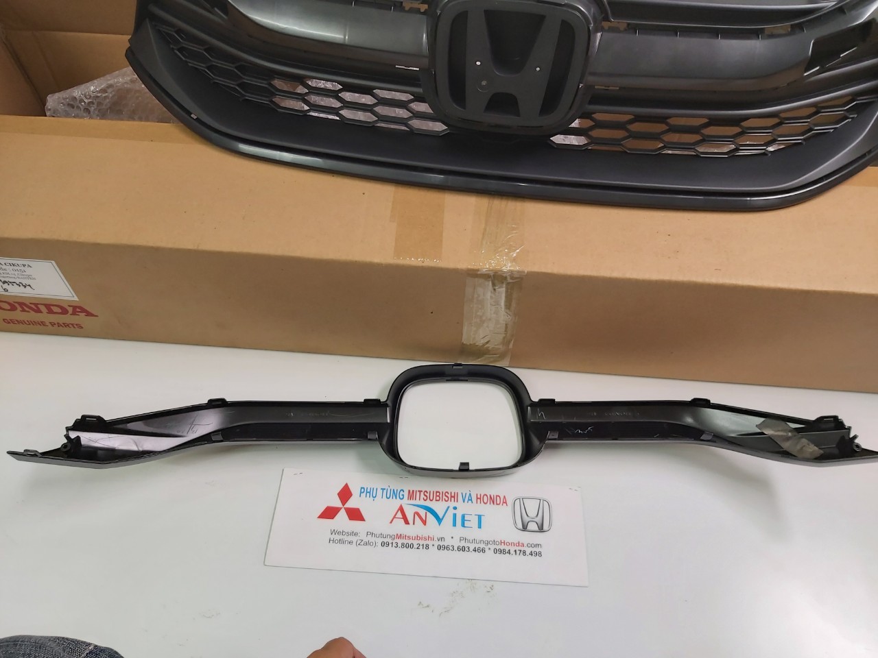 Mặt ca lăng xe Honda Brio